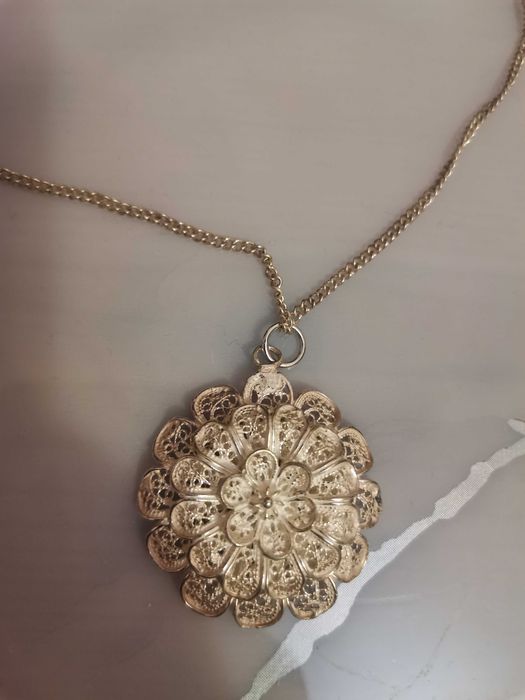 Medalion lucrat in filigran din argint sterling