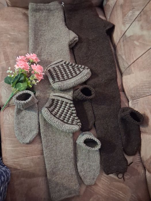 Вълнени плетени чорапи  с тройна нишка на конеца–5 €.