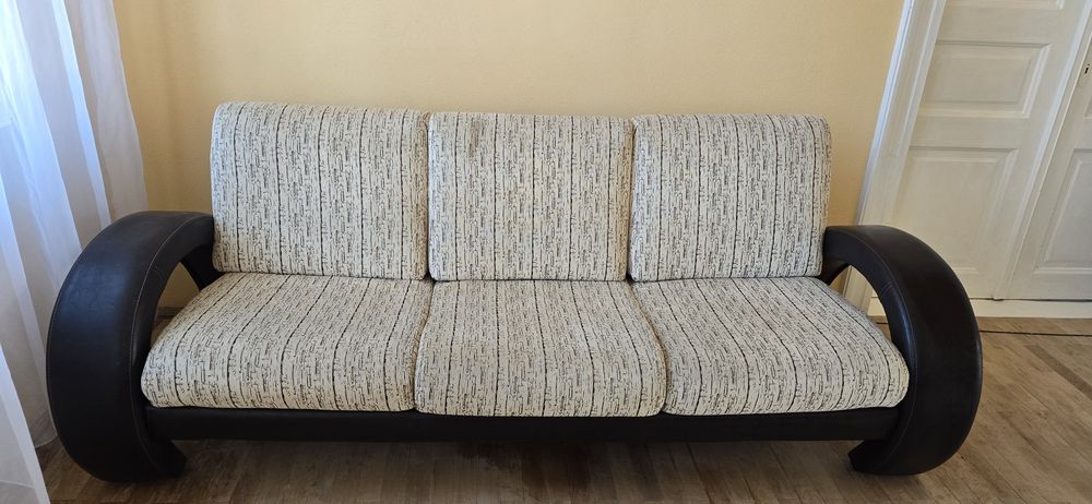 Set canapea cu fotolii si masuta