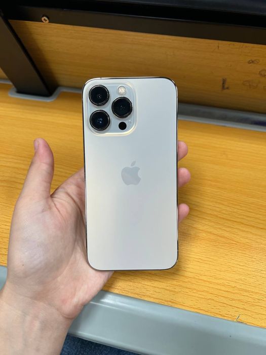IPhone 13 pro телефони