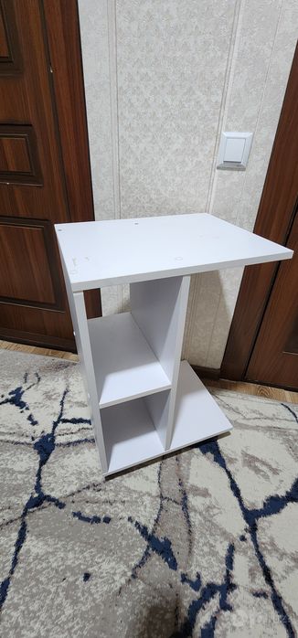 Продаётся кушетка, столик, этажерка и 2 стула
