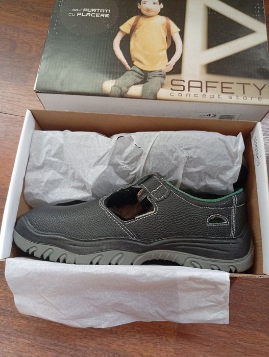 Bocanci de lucru cu bombeu