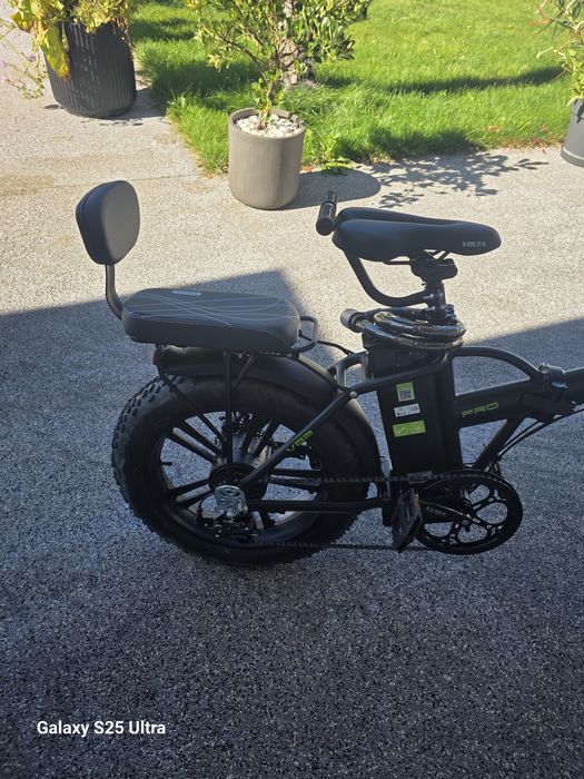 Vând bicicletă electrică roti pe 20