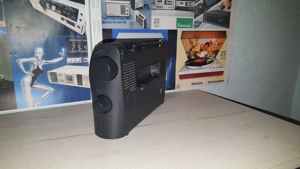 Radio digital Sony ICF M600 (Tuner digital cu sinteză PLL )