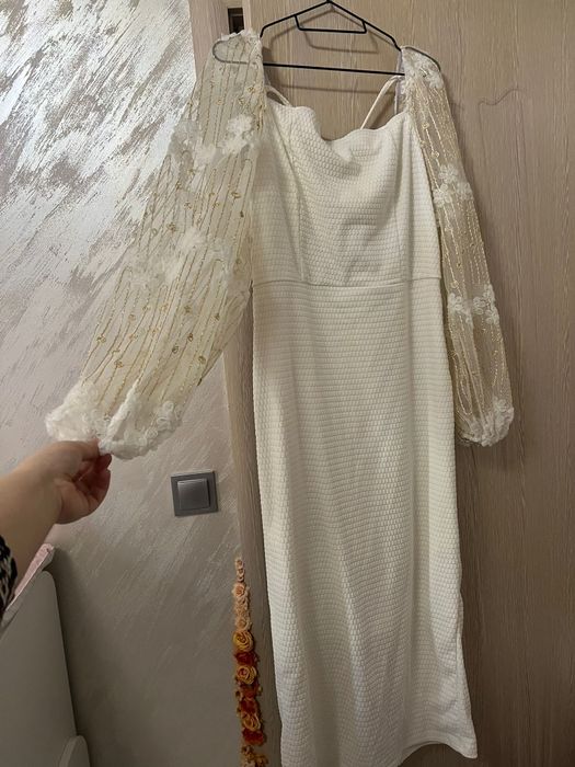 Бяла дамска рокля 30 лв