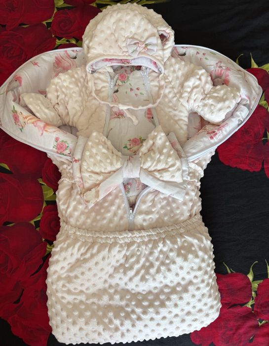 Конверт + комбенизон красивый комплект на выписку