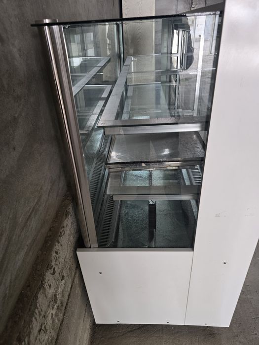 Холодиник витрина сотилади срочно