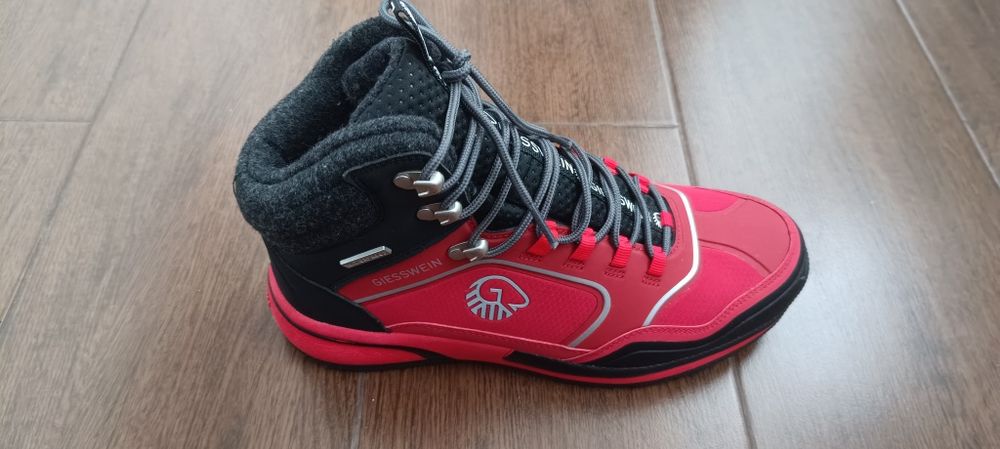 Vând bocanci Giesswein