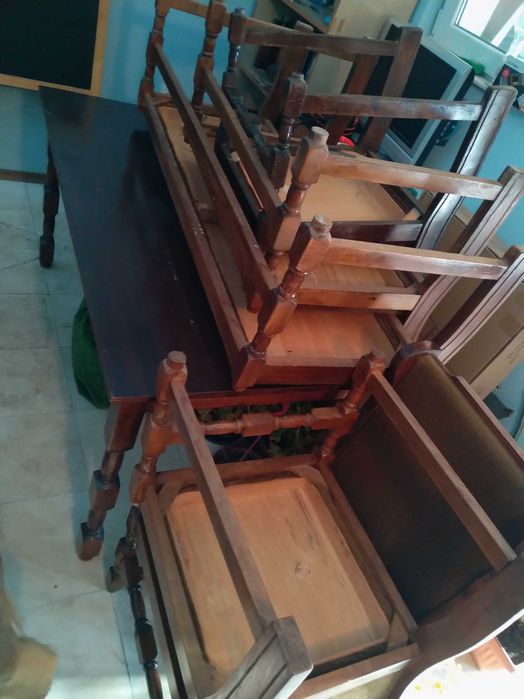 Холна трапезна маса с столове и пейки