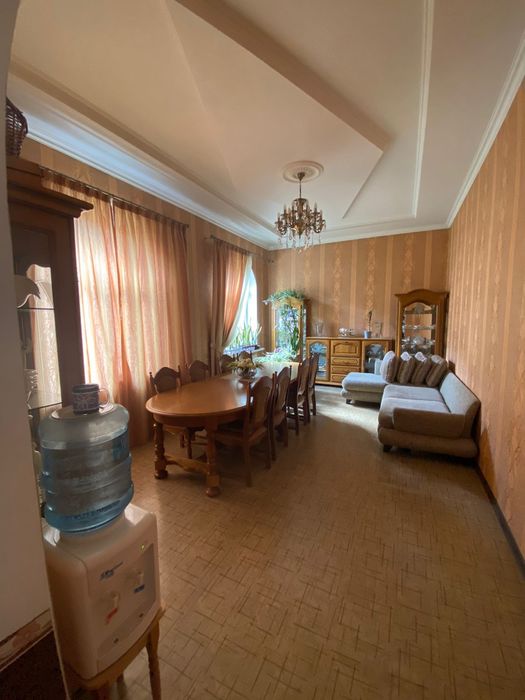 Продам большой дом. 3 уровня.