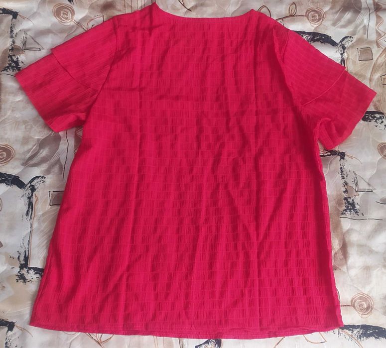 Червена блуза с къс ръкав