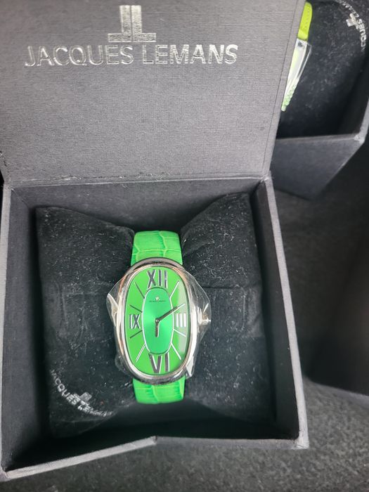 Женский сағаттар сатылады