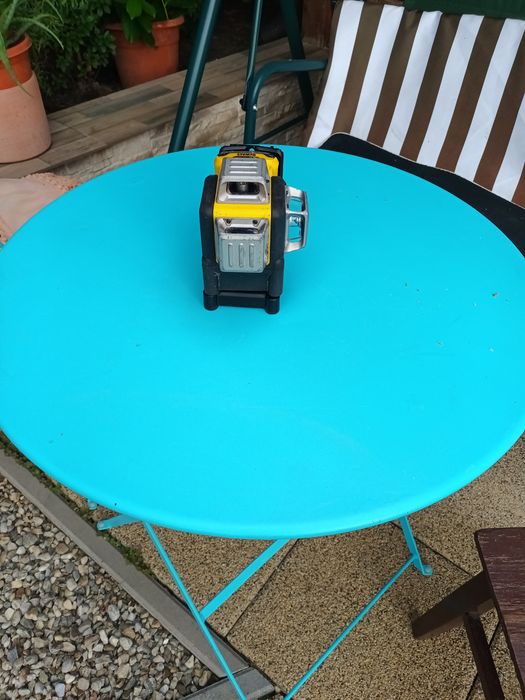 Laser dewalt lumini verzi