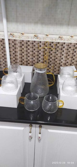 Новый графин со стаканами