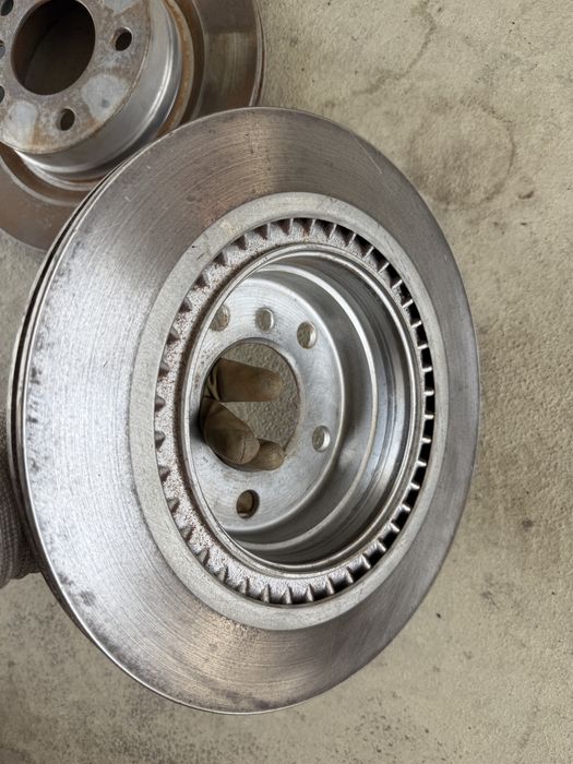 Disc frana spate BMW seria 3 320 d