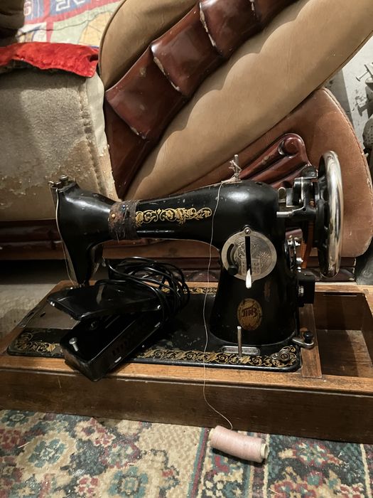 Продам швейную машинку