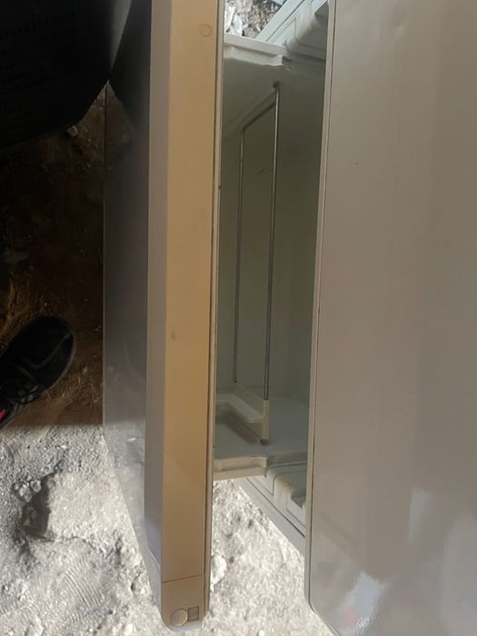 Продавам   Голям хладилник.Русе