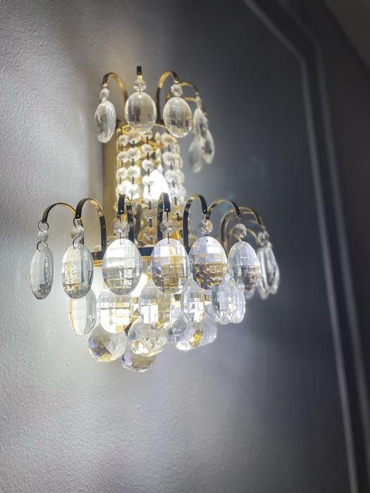 Хрустальный люстра и бра