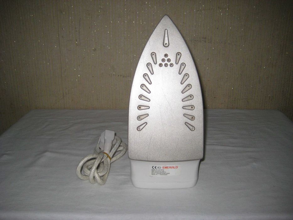 Утюг EMERALD 2000W отличном рабочим состоянии!