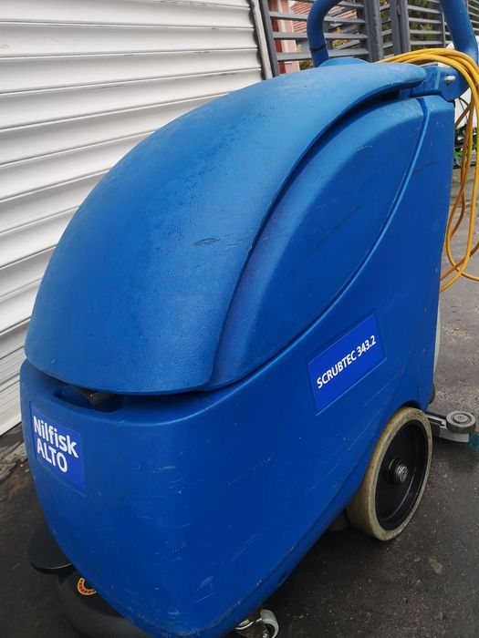 Подопочистваща Машина Nilfisk Scrubtec  на 220V  За всички Настилки