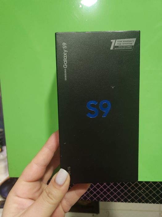 Срочно продам телефон самсунг с9