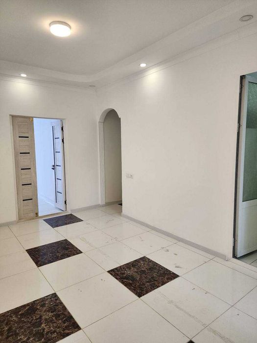 Продаётся Нежилое! Юнусабад, Ор-р: 8 квартал / Биллур ресторан Т