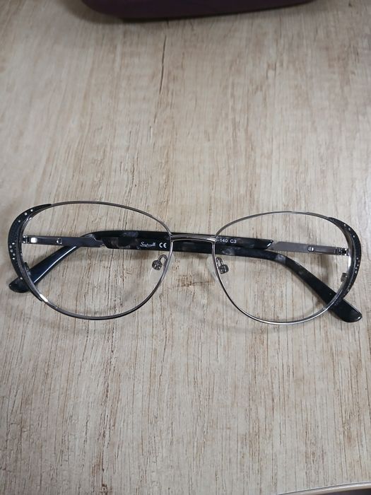 Рамка за очила, нова