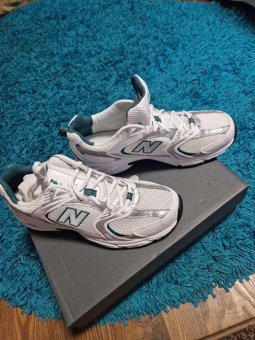 Adidași New Balance 44