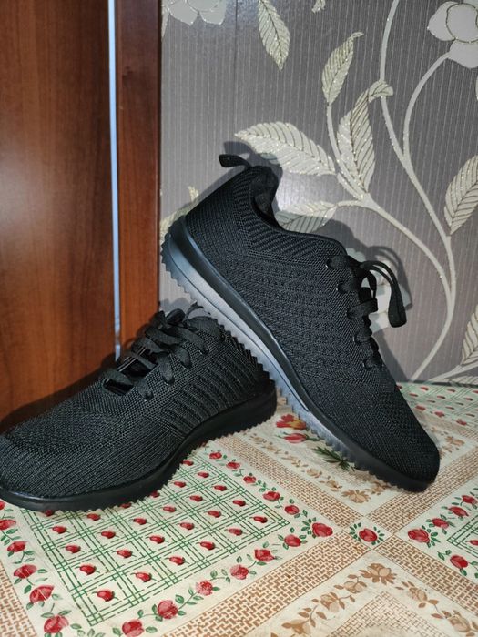 Продаются мужские кроссовки