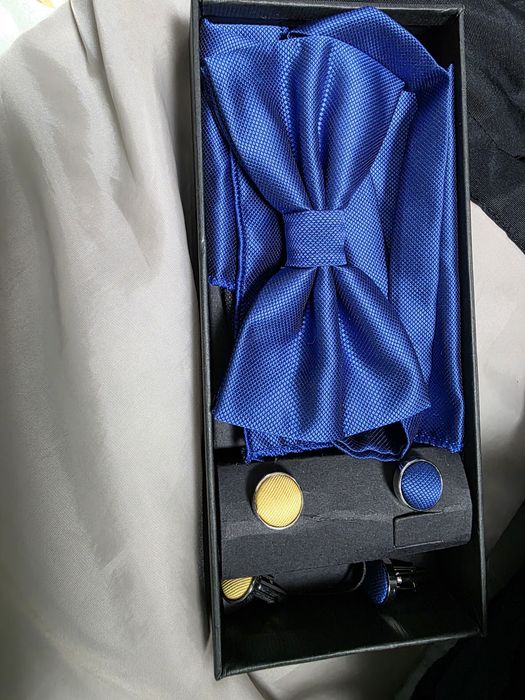 Set papion, butoni si batista. Plus cravata clasica, de colectie