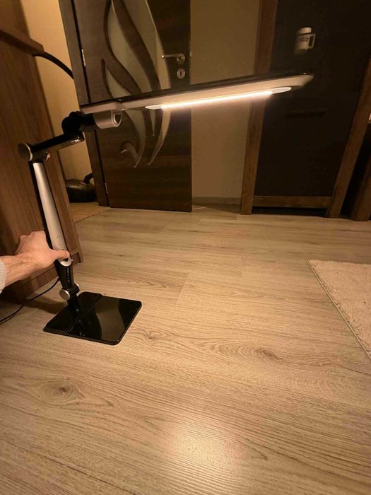 Настолна лампа за бюро