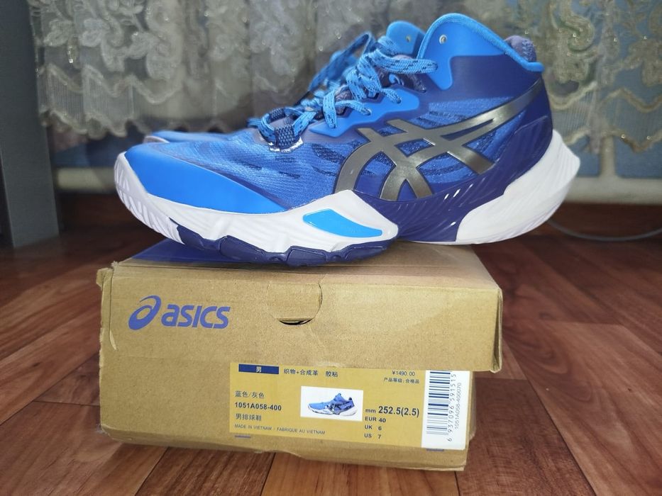 Новые кроссовки ASICS  оригинал