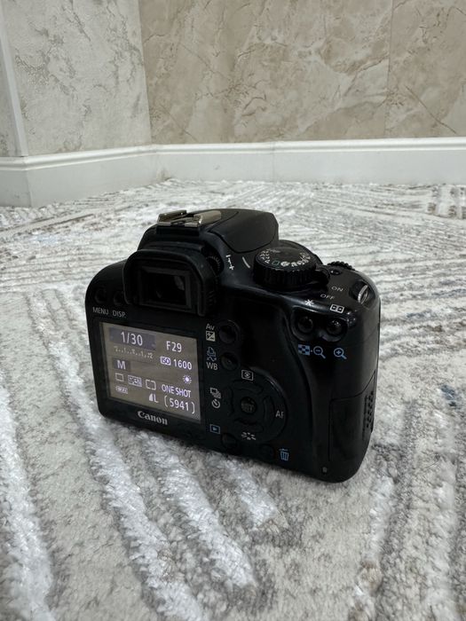 Canon 1000d продаю