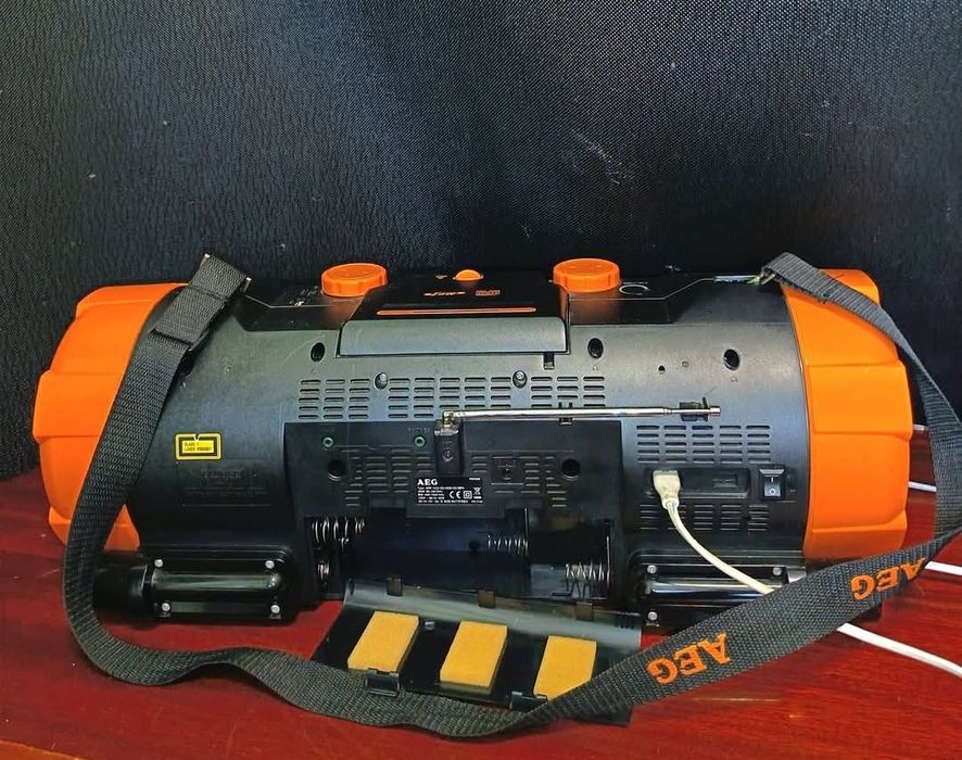 Boombox AEG, detalii pe fotografii