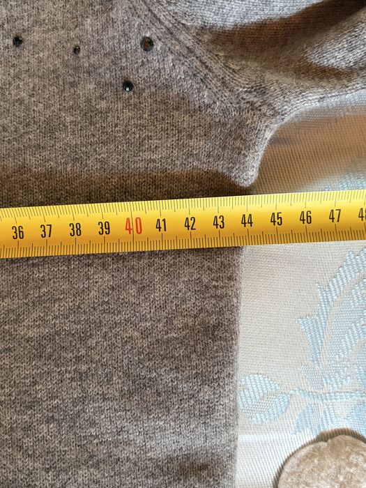 Maddison, cașmir, pulover gri, broderie cu mărgele