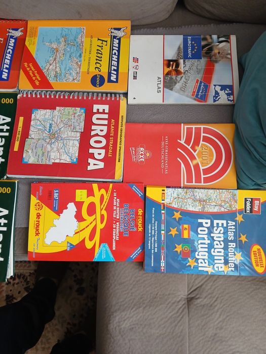 Пътни карти,атласи използвани от мен преди много години.