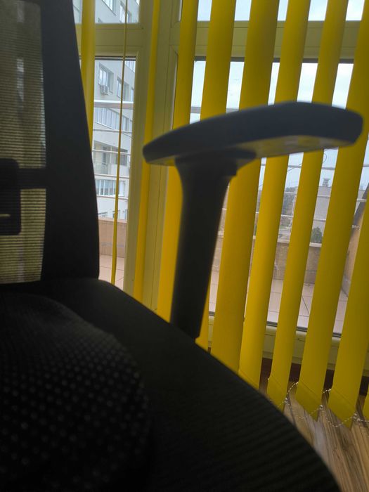 Директорски офис стол - с подарък