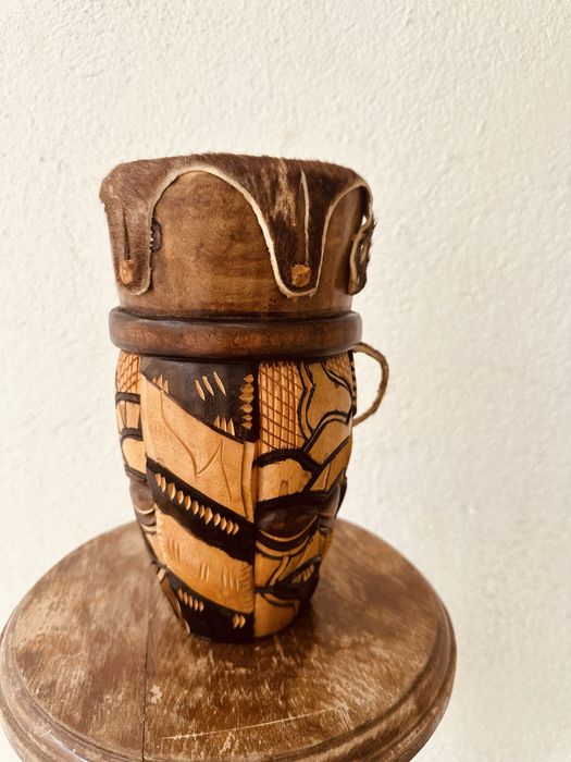 Африкански ръчно изработен барабан с резба