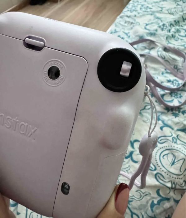 Продам instax mini 12.