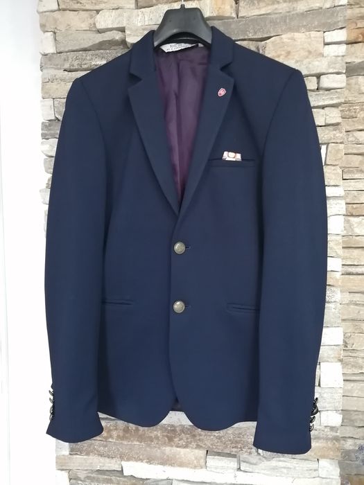 Продавам мъжки сака, цвят тъмно синьо, размер М