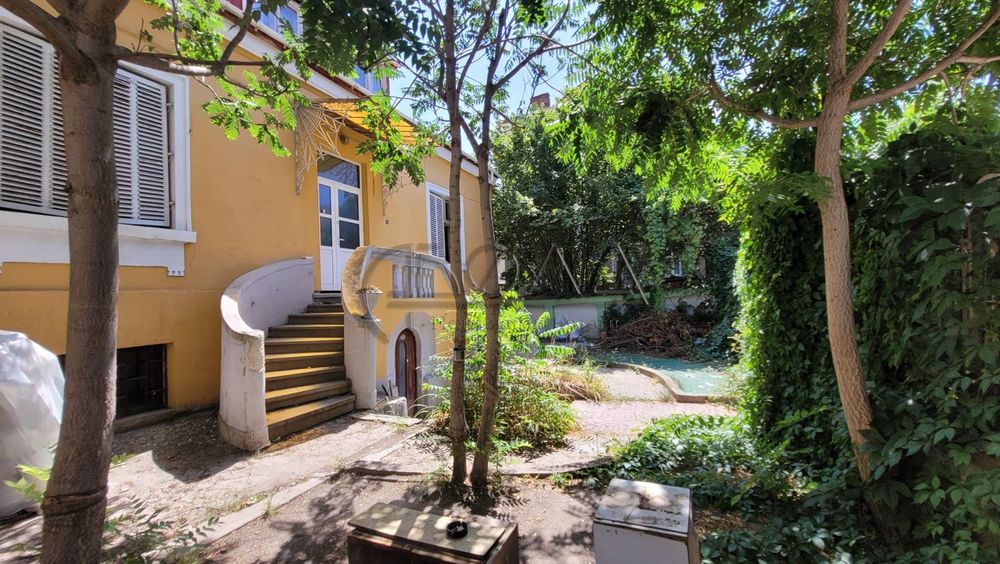 Продава се Етаж от къща в София, Център - 240 кв.м за 1459 €/кв.м - Снимка #1