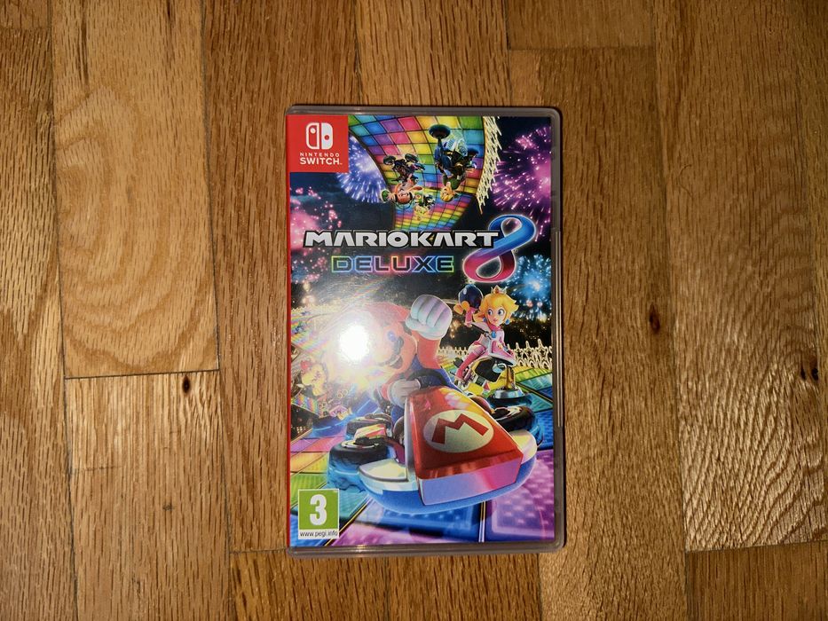 Nintendo Switch Lite + 2 Joy-Cons + Mario Kart + 128GB SD