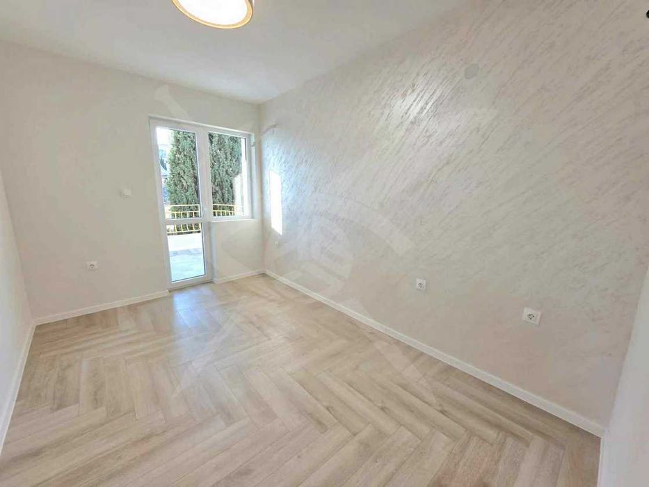 Продава се Тристаен апартамент в Варна, Бриз - 120 кв.м за 1063 €/кв.м - Снимка #3