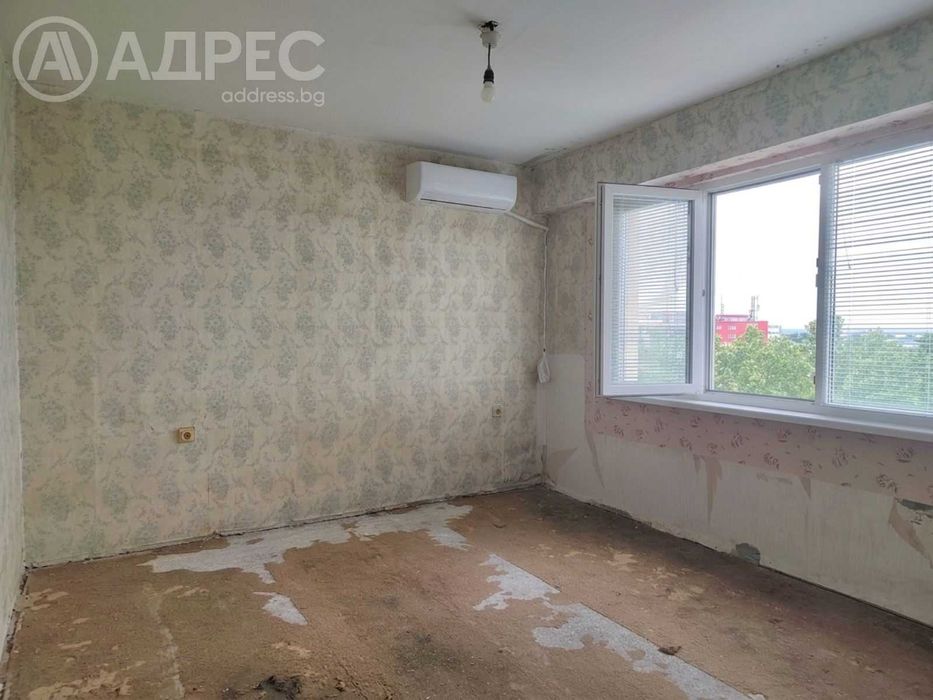 Двустаен апартамент, Здравец Изток, 60 кв.м., ет. 8, за ремонт
