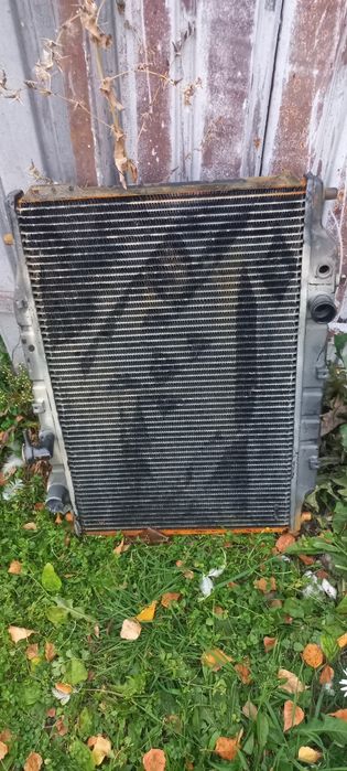 Продам радиатор мазда 626