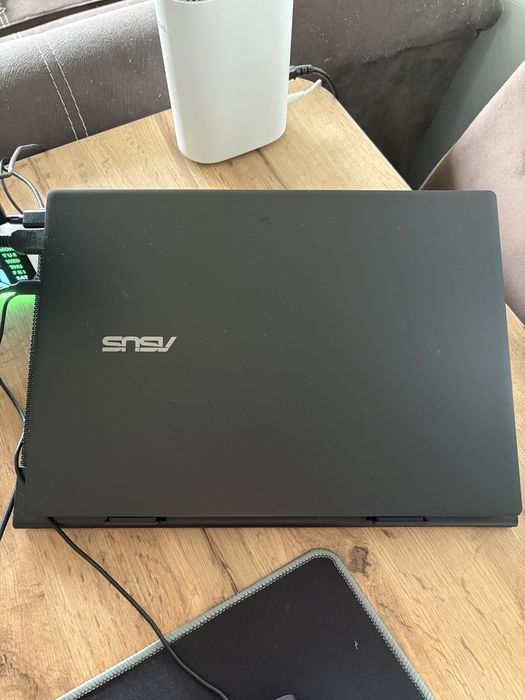 Геймърски лаптоп Asus V16