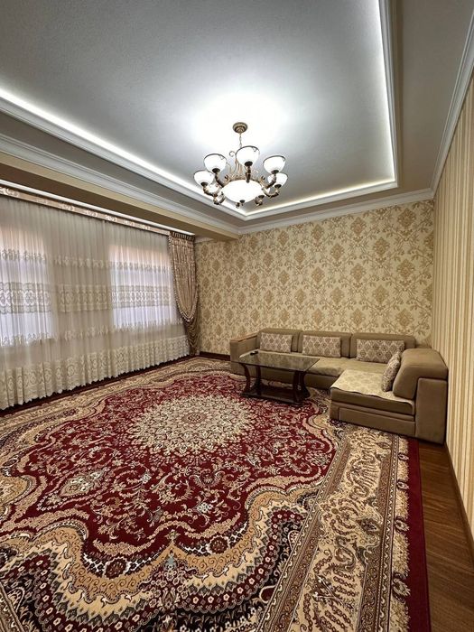 Kvartira sotiladi 200m2, 5 xona, 1etaj