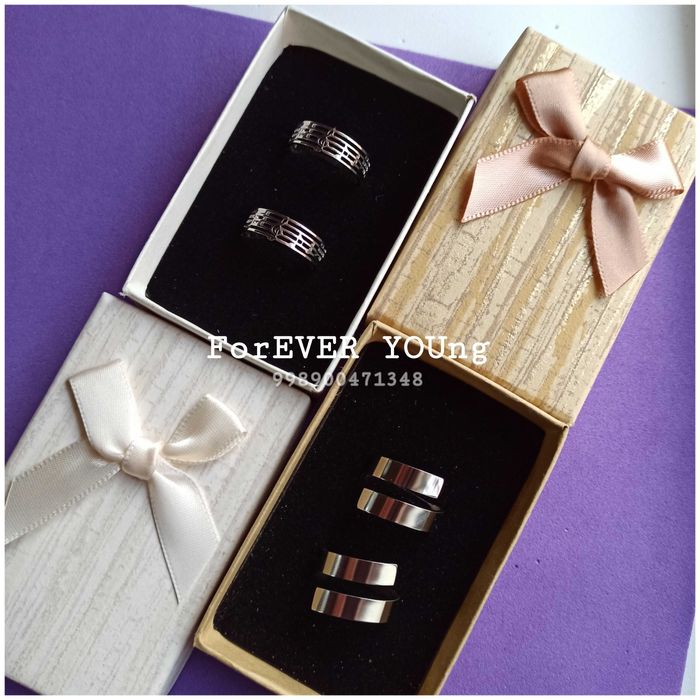 Парные обручальные кольца в подарочной коробке на ваши даты.