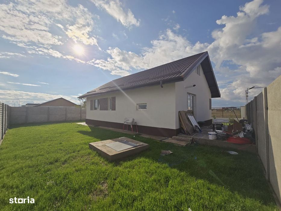 Casa parter- pod mansardat- 3 camere- 350mp teren- beci- 200m  autobuz