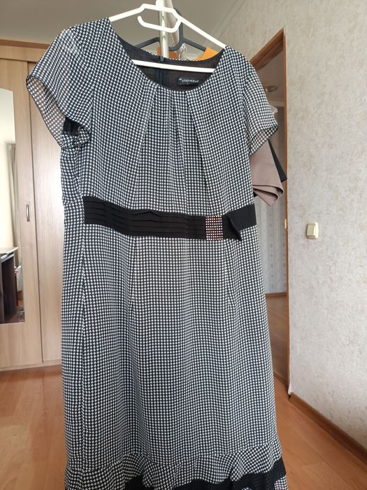 Продам Женские  платья 3 шт